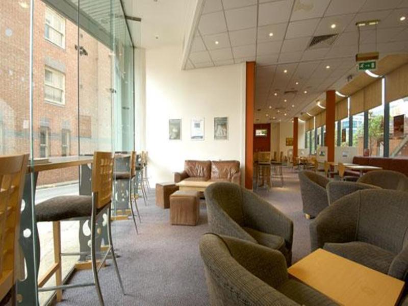 Travelodge Leeds Central Eksteriør bilde